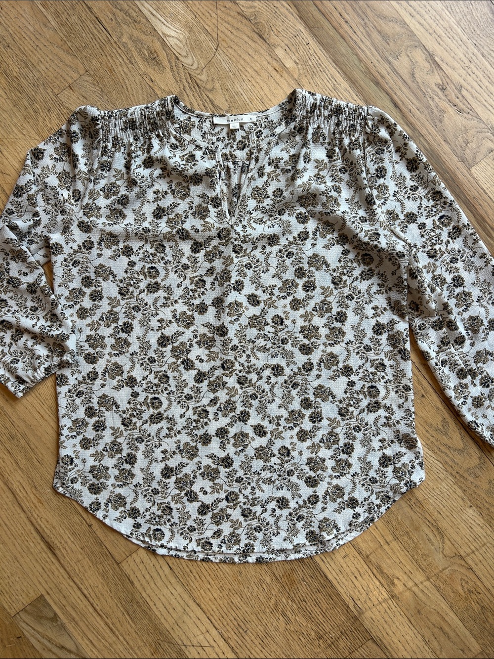 ๐ธ3 FOR $20๐ธ fun 2 fun Cream and Brown Floral Smocked Yoke Blouse - Picture 2 of 8